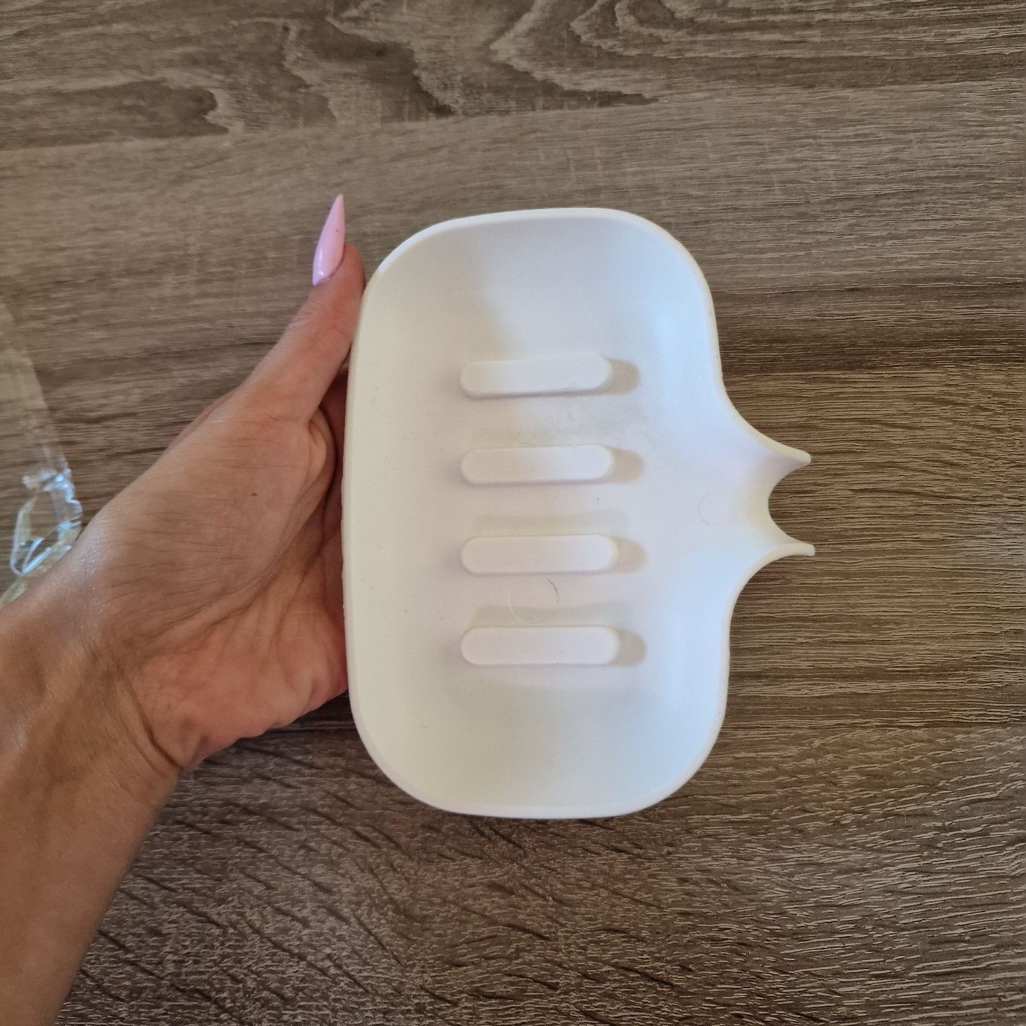 Mydelniczka nowa biała z odprowadzaniem wody plastikowa