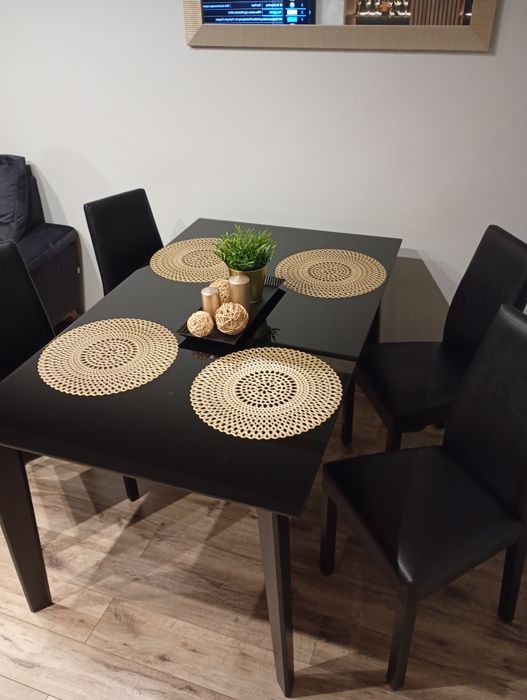 Stół szklany czarny i 4 stołki zestaw do jadalni salonu ikea black red