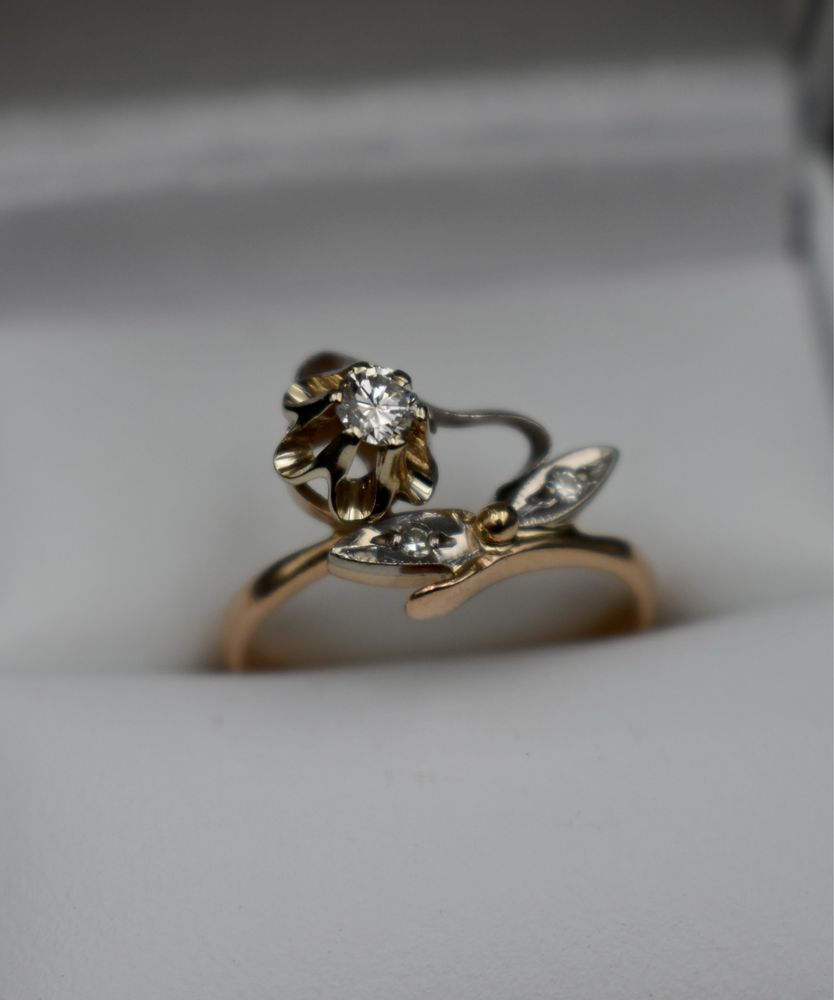 Золотое кольцо с брилиантом СССР