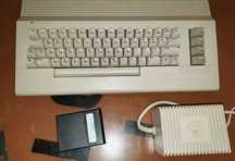 Zestaw COMMODORE C64 z wgrywarką i joystickem