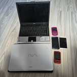 Laptop stary 2 szt + 4 telefony Uszkodzone