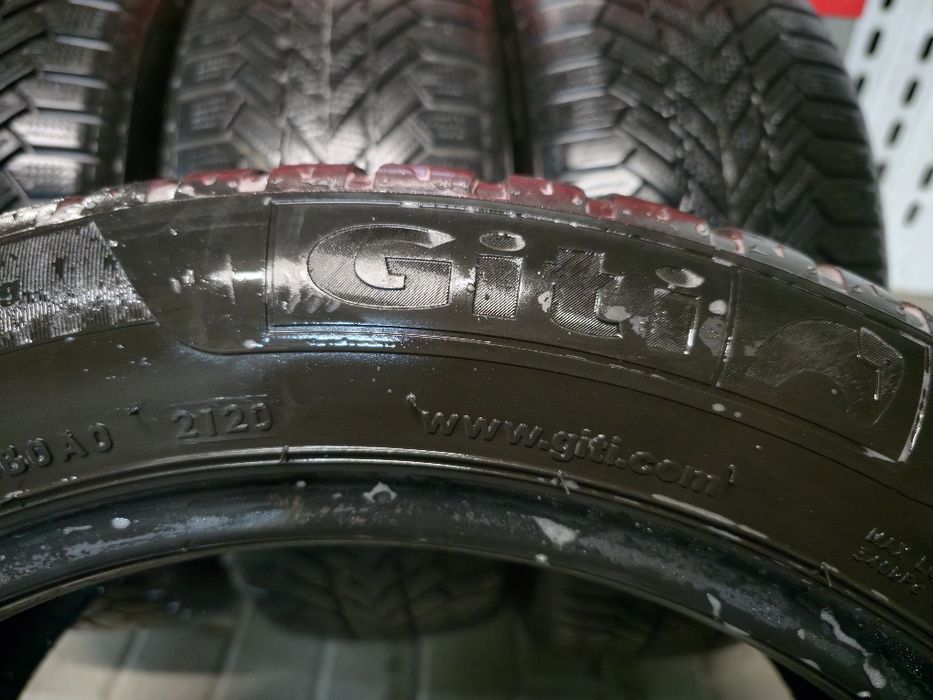 Opony zimowe 205/55/17  95V XL Komplet