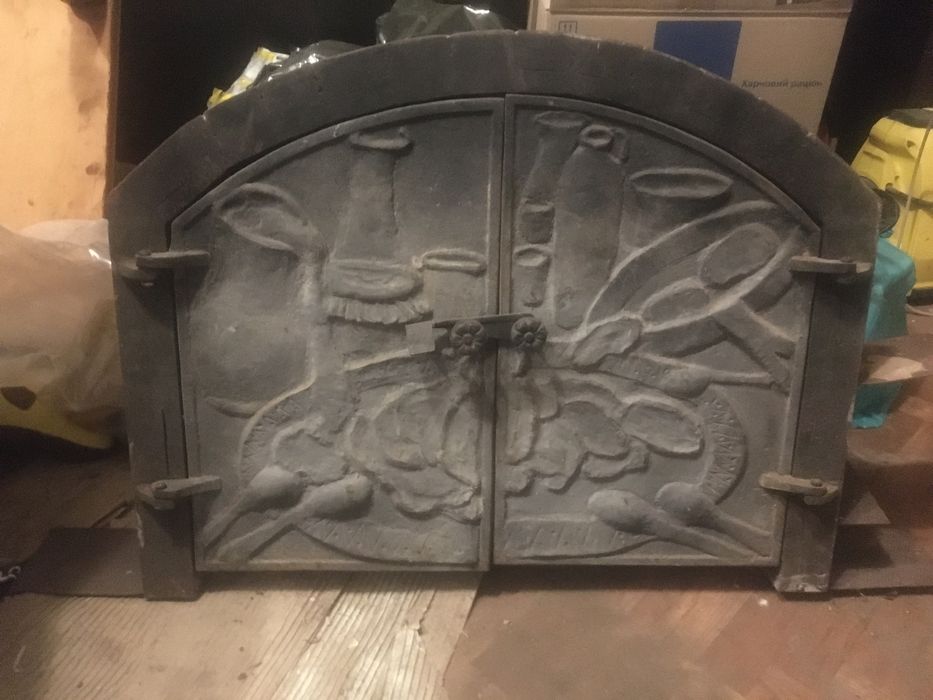 Продам чугунные дверцы для руской/помпепейской печи, печного комплекса