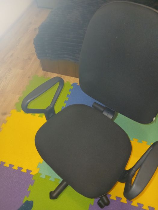 . Продам комп'ютерне крісло.