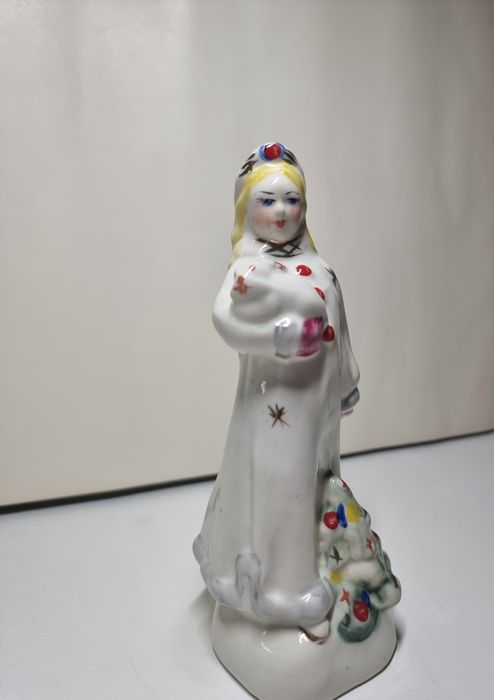 Статуэтка  Снегурочка с зайцем городница очень редко 1953 по 1957 год