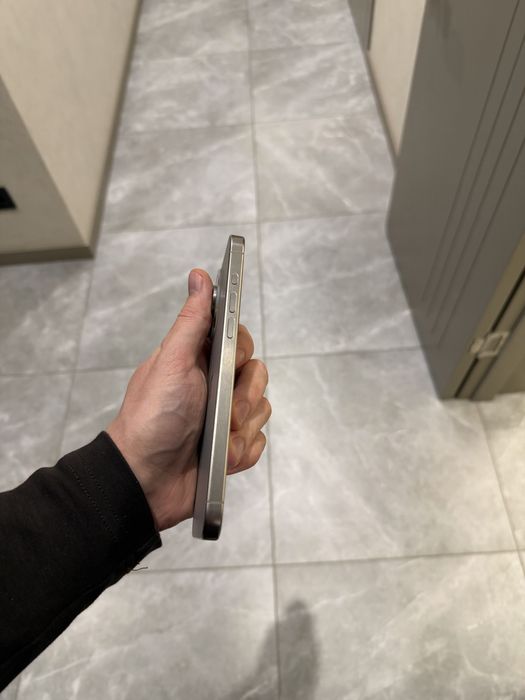 Продам iPhone 15 pro max 256 gb natural titanium