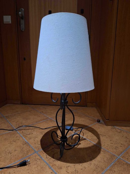 Mesa centro UMBILA/Espelho parede/Candeeiro elétrico/Mesa centro JACA