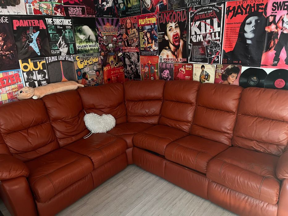 Duży narożnik czerwony ceglasty kolor skórzany rozkładany