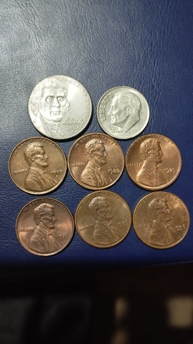 Монеты Франции и США разных годов.