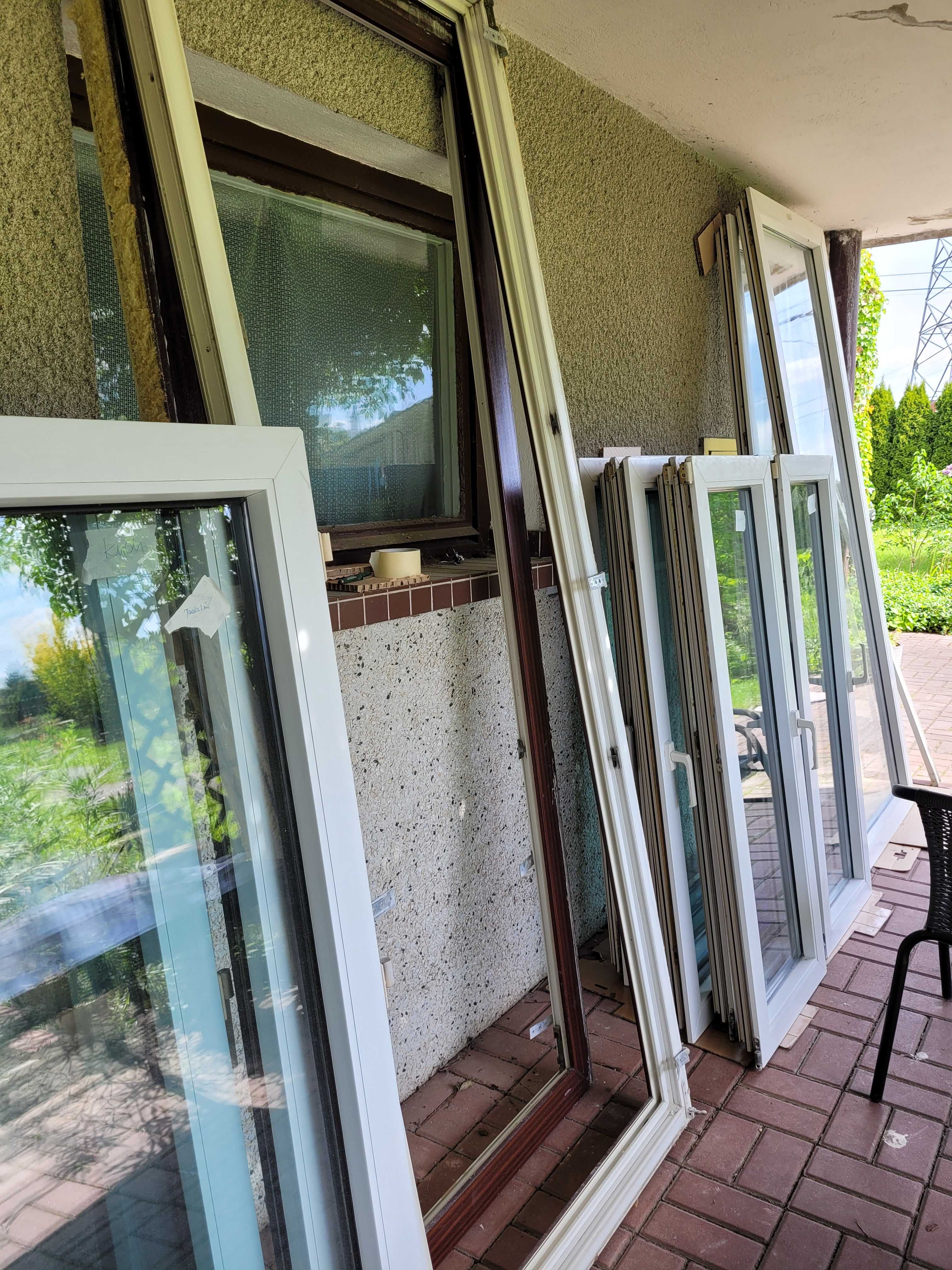 Okna plastikowe PCV używane, świeżo po demontażu, mahoń/białe, 2 szyby