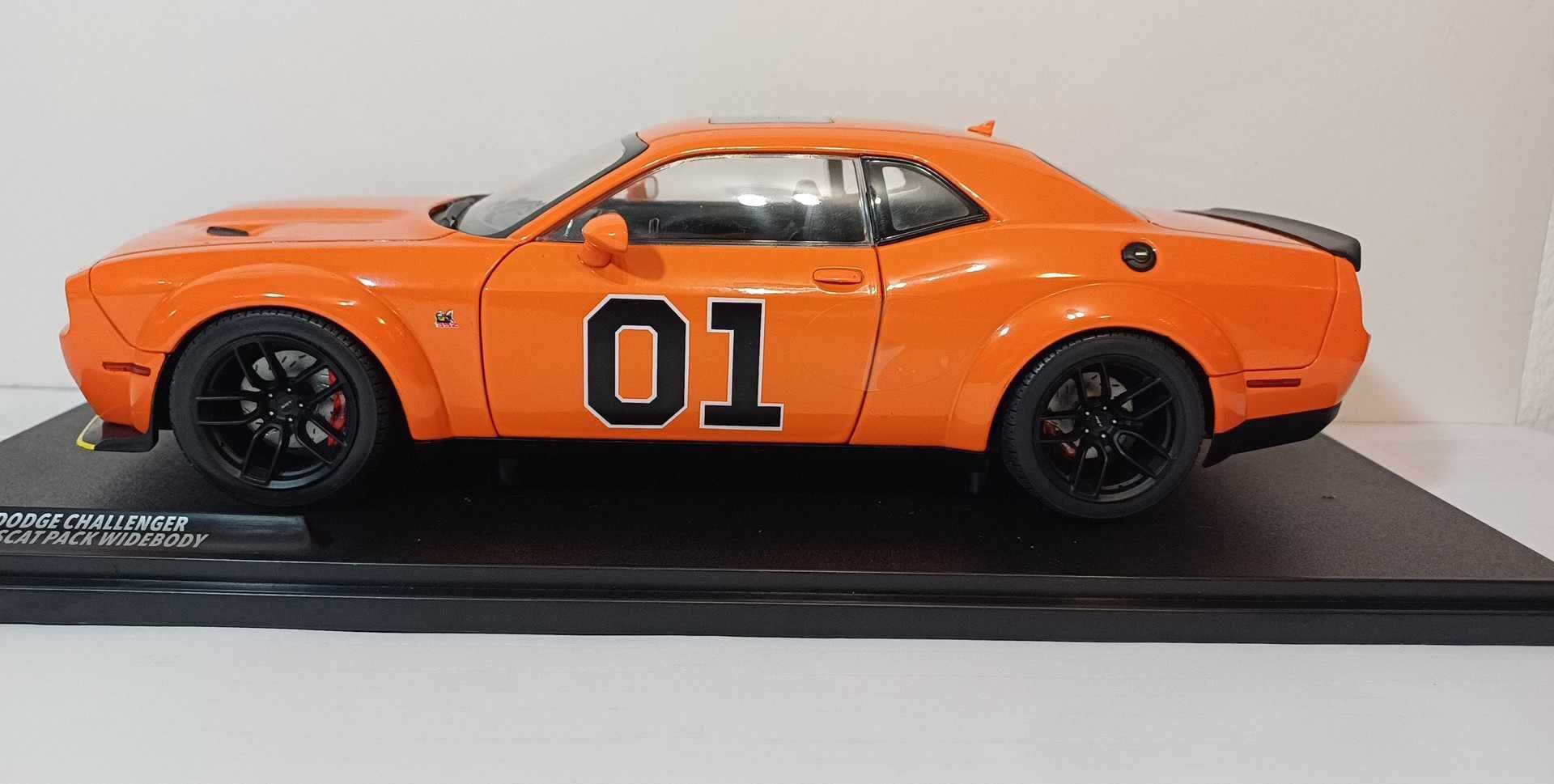 1/18 Dodge Challenger RT tipo 3 Dukes - Solido