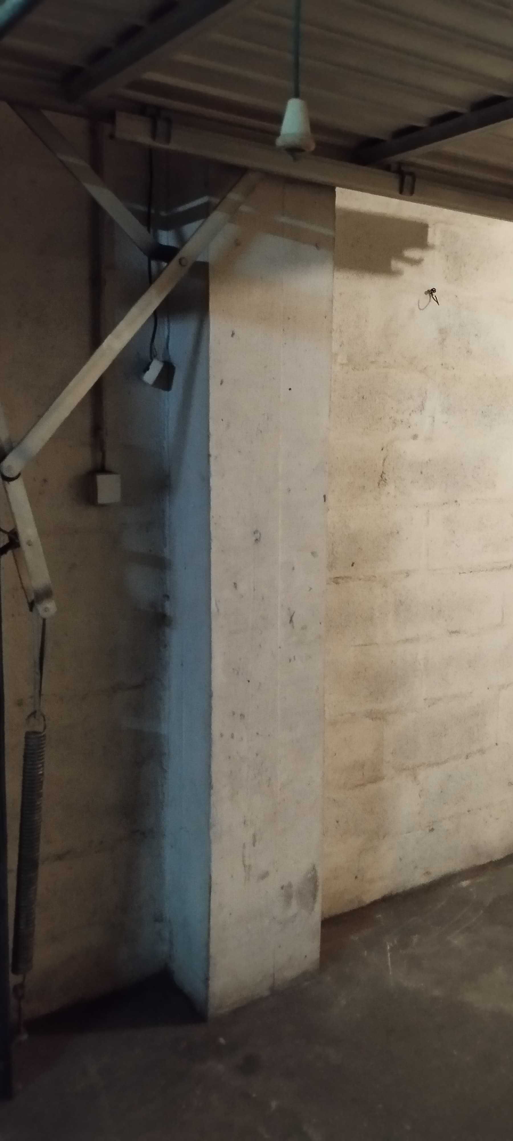 Aluga-se lugar de garagem individual (fechado) em Serzedo, VNG