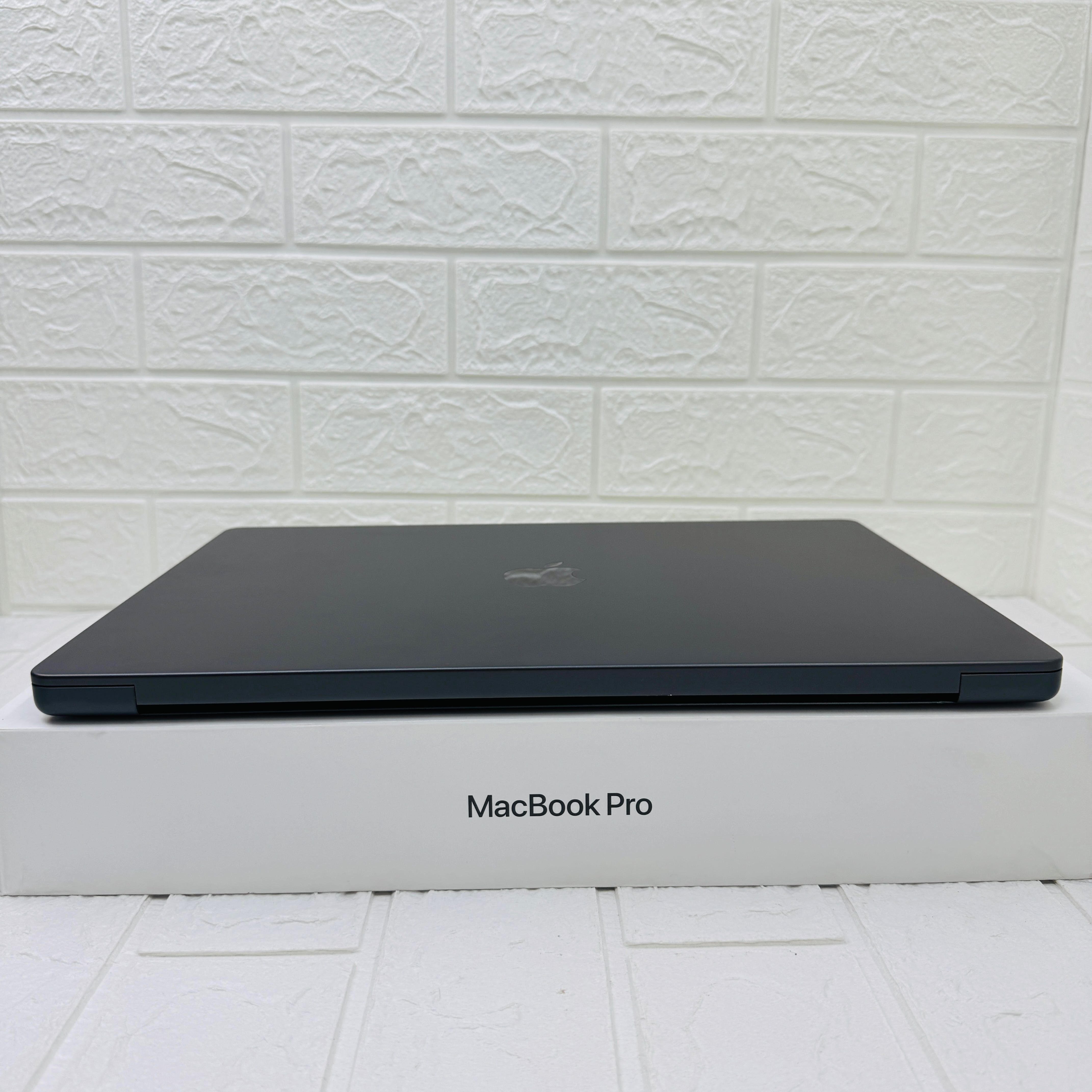 №2355	MacBook Pro 16 	Space Black	M3 Pro	18/512