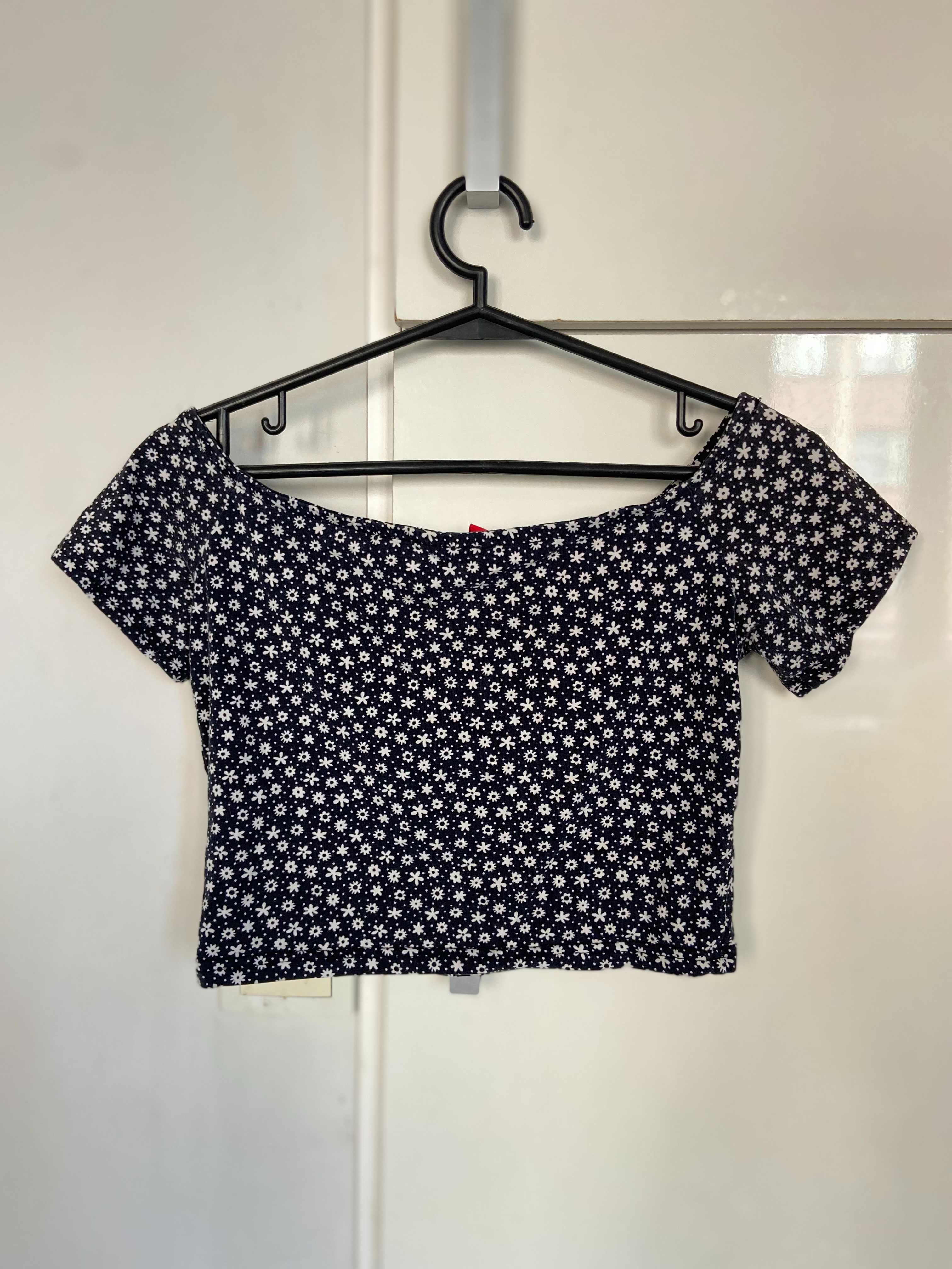 Granatowy crop top bluzka t-shirt w kwiatki H&M