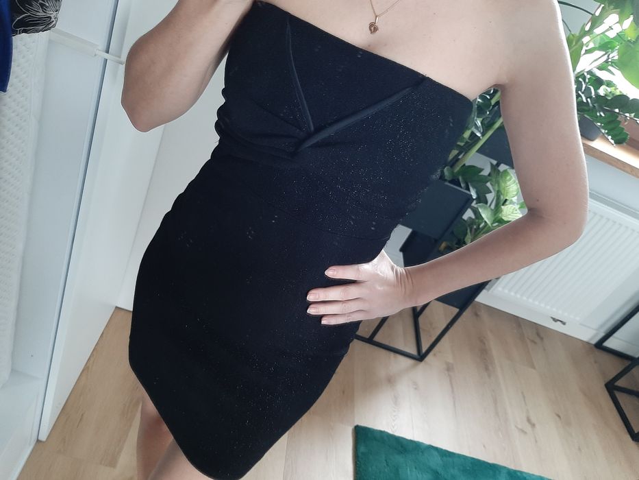 Czarna sukienka Bershka XS