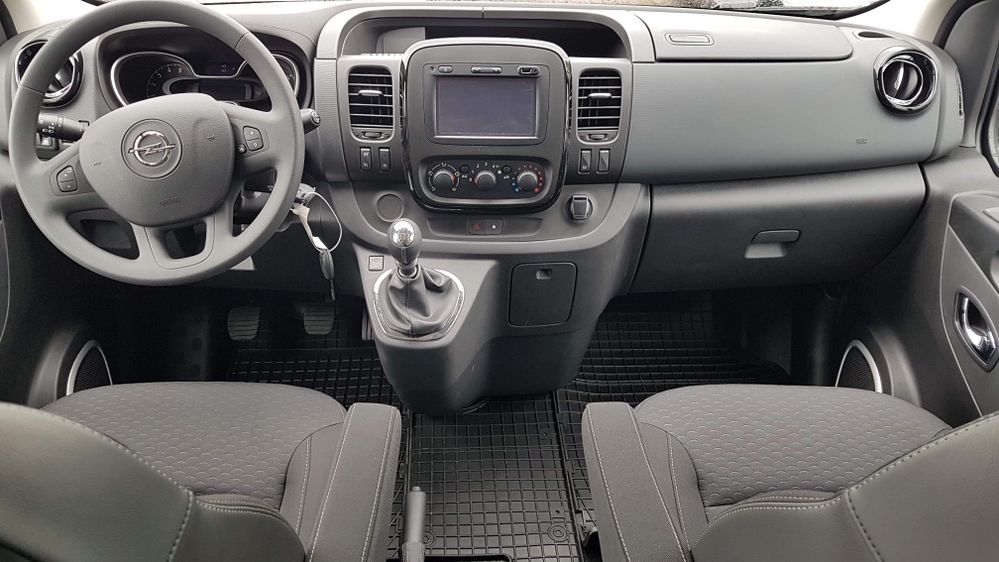 Profesjonalny Wynajem busa wypożyczalnia busów Rent a Car bus osobowy