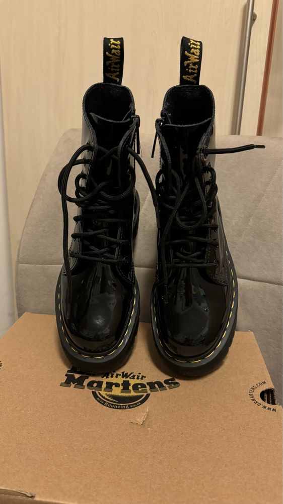 Dr. Martens jadon