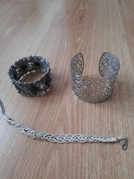 Pulseiras  em bijuteria