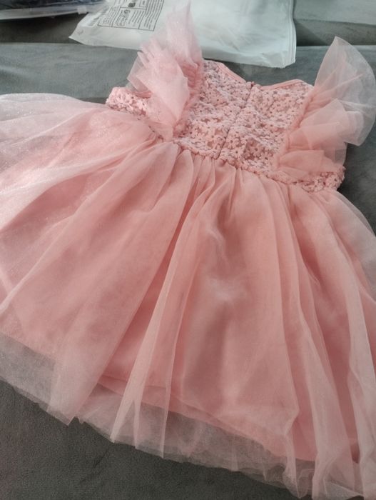 Śliczna nowa  różowa sukienka niemowlęca około 12 m