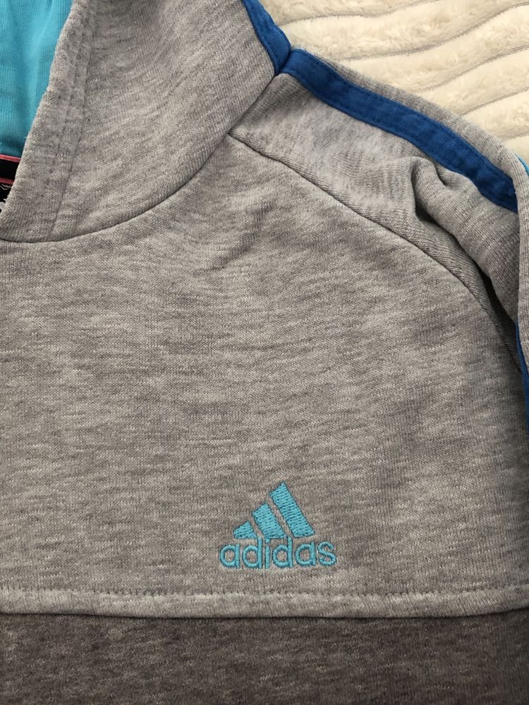 серое худи Adidas