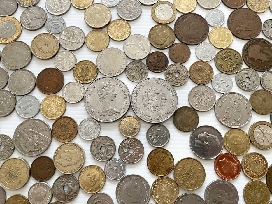 Lote de 256 Moedas Estrangeiras