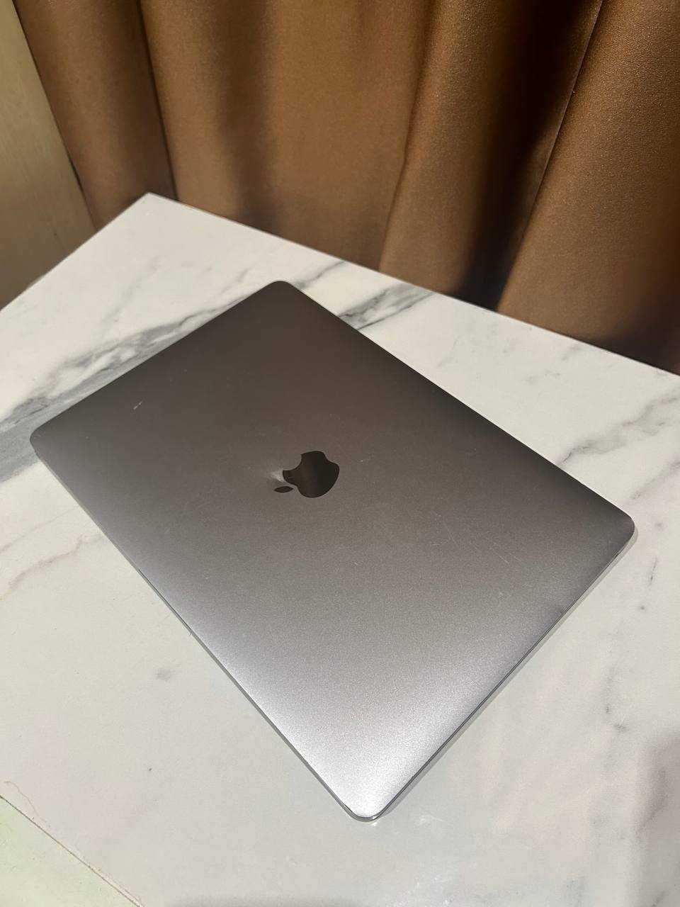 Макбук Apple MacBook Pro 13”, 2017 р., і5, SSD 128gb, 8gb ОЗУ.