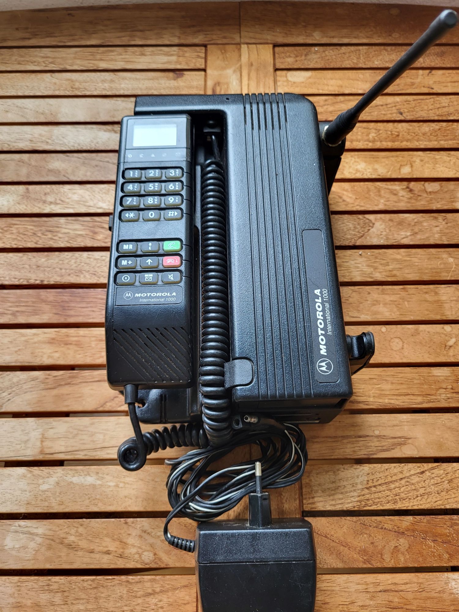 Telemóvel Motorola International 1000 Com Carregador a Funcionar