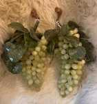 Grandes cachos de uvas em jade