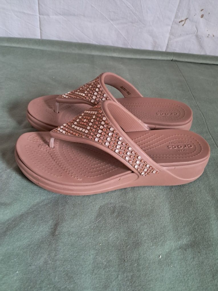 crocs новые лёгкие удобныее