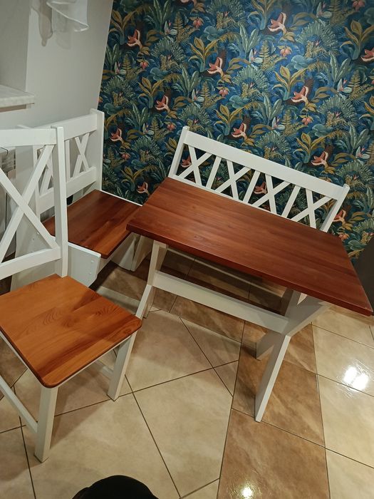 Narożnik i stół do kuchni  zestaw