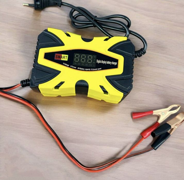 Зарядний пристрій для автомобільного акумулятора 12V6A