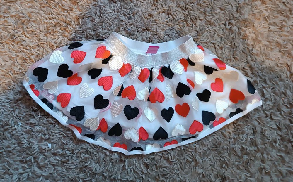 Spódniczka  ze spodenkami 2 w 1 tiulowa w serca na ok 3 lata (98 cm)