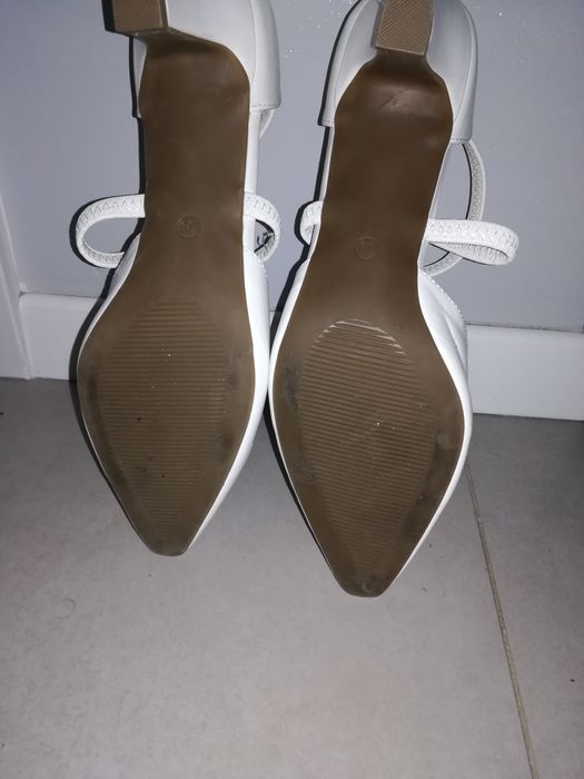 Białe skórzane buty ślubne r.39, obcas 6 cm paski gumowe, klipsy. NOWE