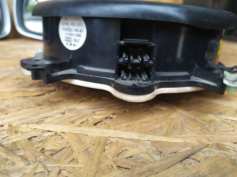 Динамік Audi перед зад