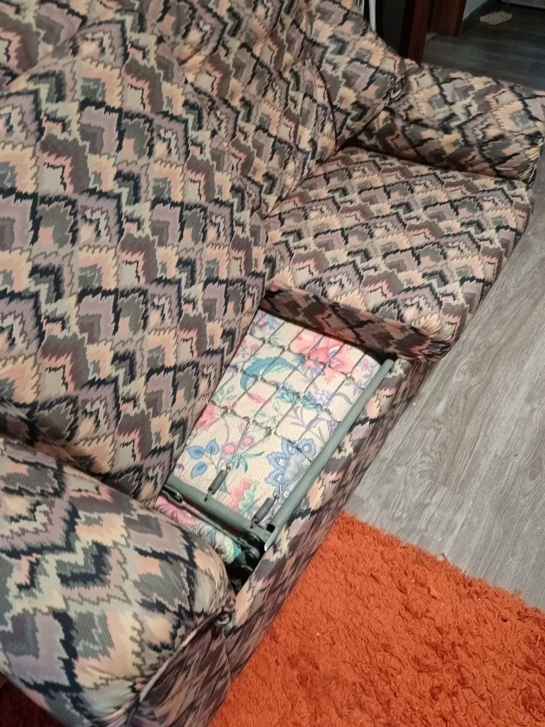 Sofá cama com mais 2 pequenos nos