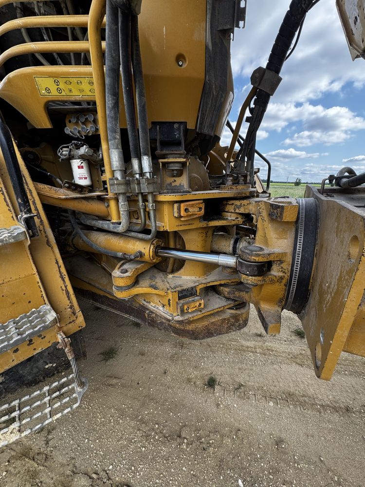 Wozidło CAT 735 B. 2008 rok