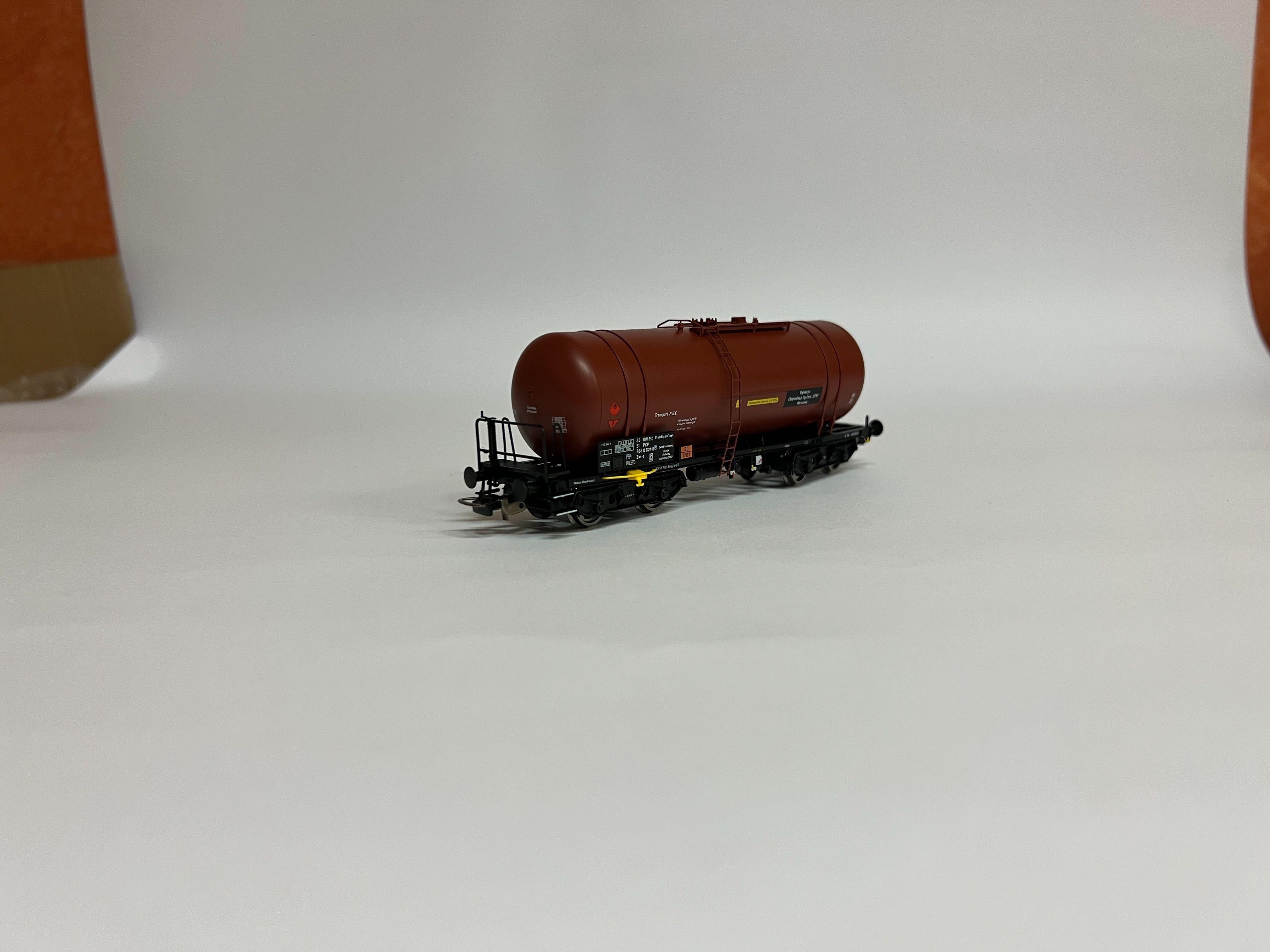 Wagon towarowy cysterna typ 406R (Zas-x) PKP CPN, PIKO 58454, epoka IV