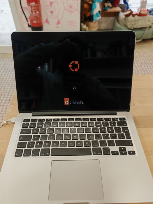 MacBook Pro 2015 12.1"64584546756610120