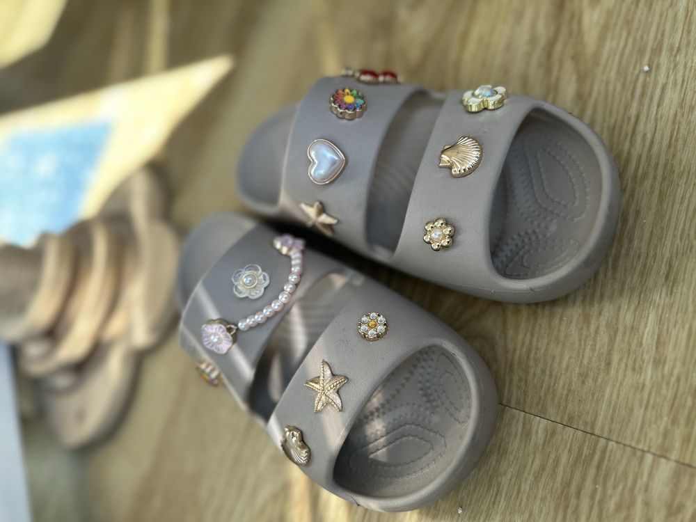Crocs baya platform beżowe beż przypinki przypinka r. 39