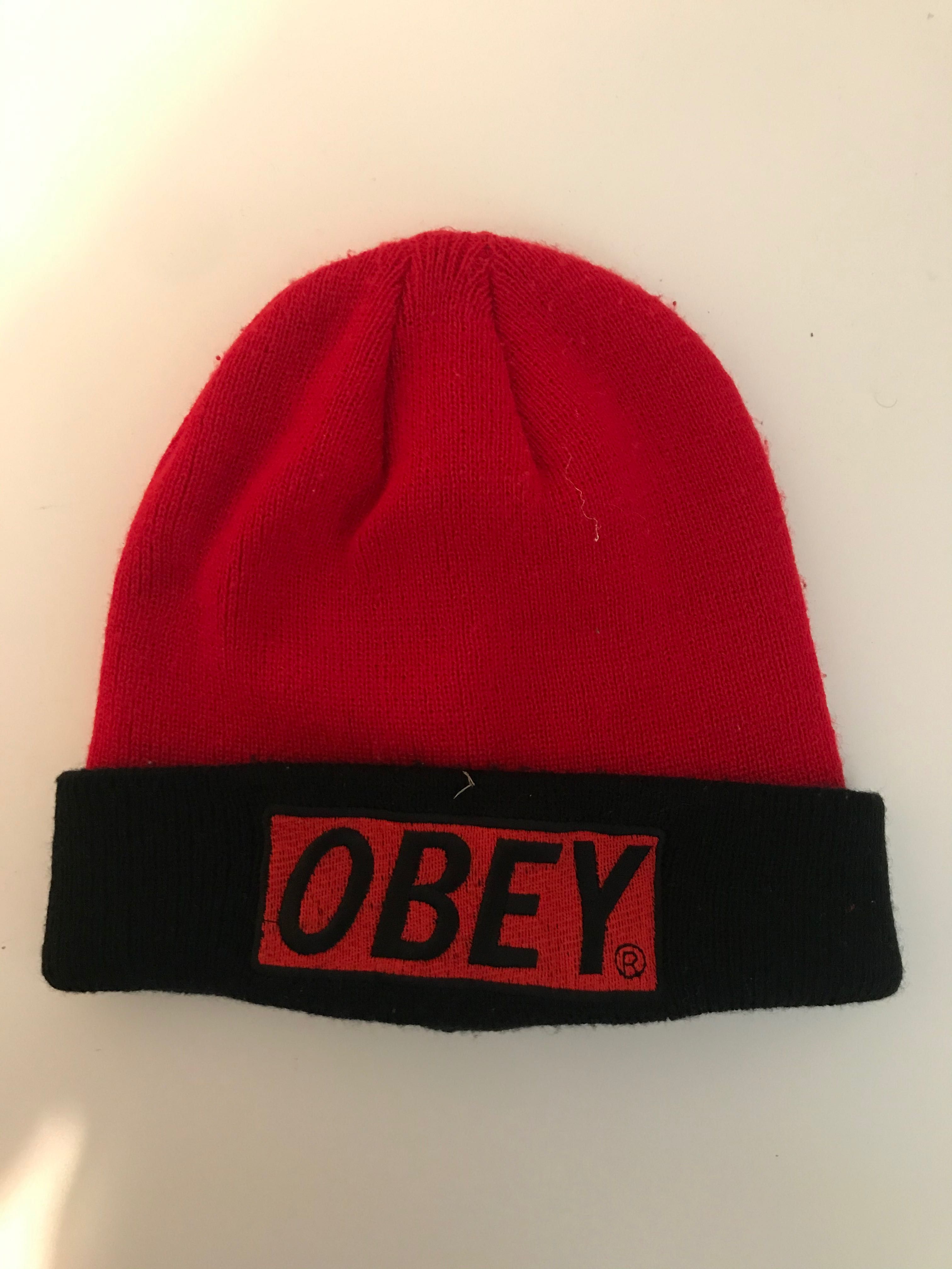 Gorro Obey vermelho e preto