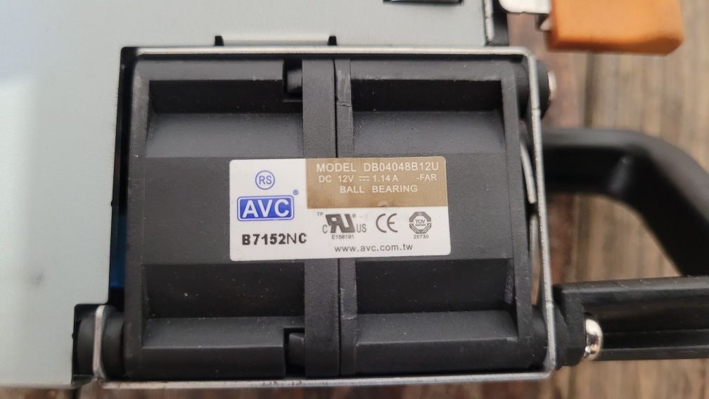 Блок питания ARTESYN 670W.