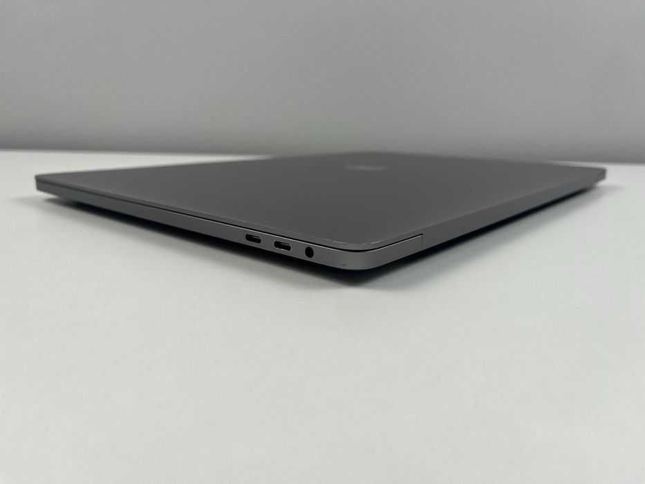 Ноутбук Apple Macbook Pro 16 A2141 2019 i9 64GB Pro 5500M 8GB 1TB SSD