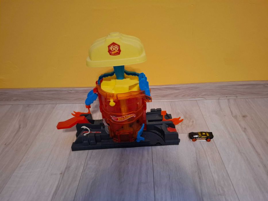Hot Wheels Ratunkowa Remiza Strażacka