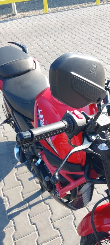 Мотоцикл Lifan SR200