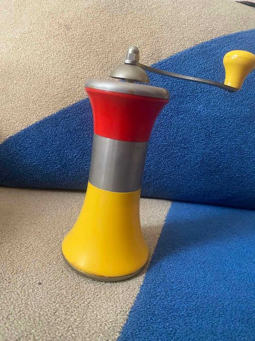 Ручная мельница для специй, кофе времен СССР.