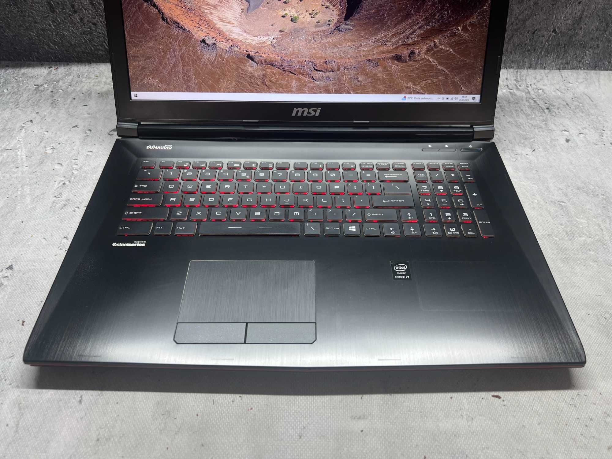 MSI GP72 / i7 7700HQ / 16GB DDR4 / 512SSD / GTX 1050 / 17.3 FHD / W10