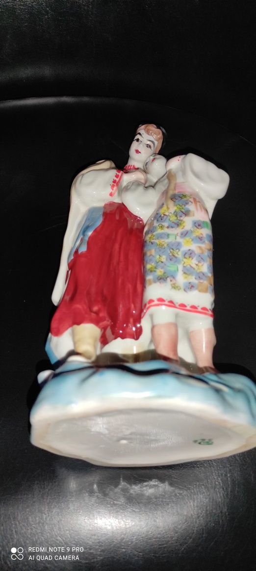 Porcelanowa figurka pary rosyjskich chłopów Łomonosow Połonne ZSRR