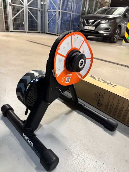 Trenażer Wahoo Kickr Core+ mata wyciszająca