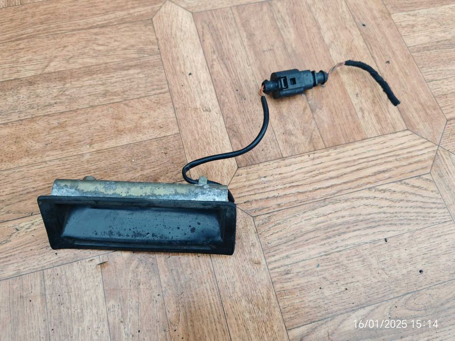 VW Golf IV Mikrostyk klamka tylnej klapy