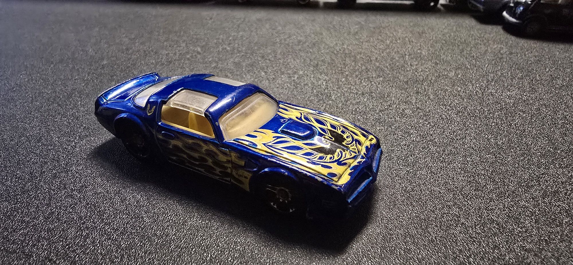Hot Wheels 77 Pontiac Firebird Mattel 2015
Hot Wheels '77 Pontiac Fire